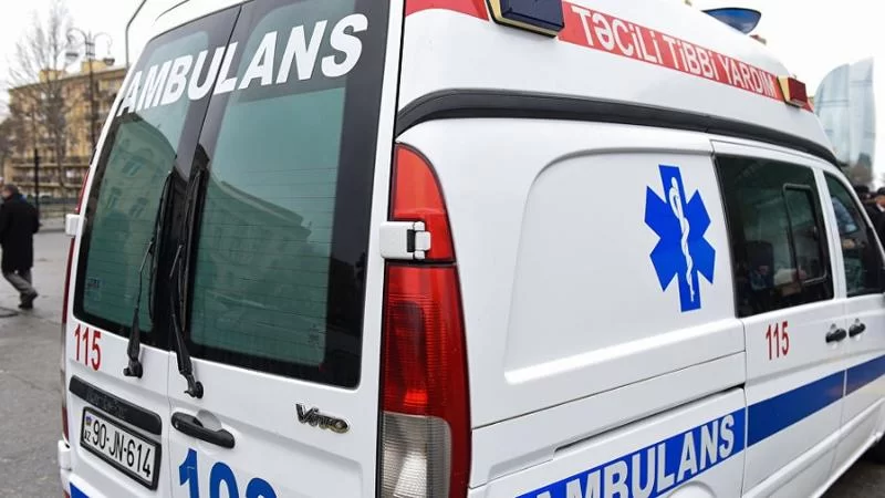 Bakıda dəhşətli anlar: Süpürgəçi qadın öldü,ofisiant yaralandı