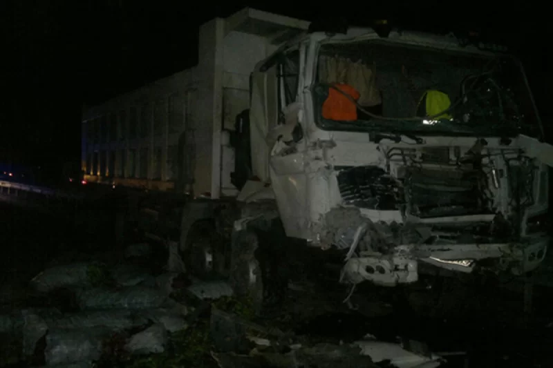 Bakı Quba yolunda yük maşını ilə minik avtomobili toqquşub, ölən var