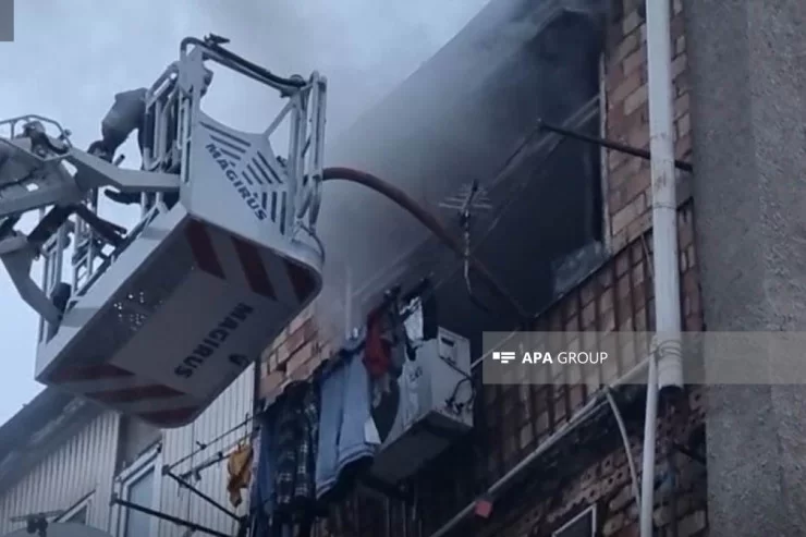 Xırdalanda beşmərtəbəli binada yanğın -Sakinlər təxliyə edildi