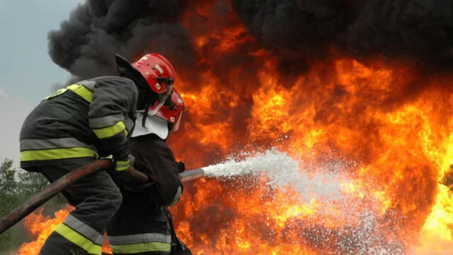 Bakıda məşhur ticarət mərkəzində dəhşətli yanğın başladı