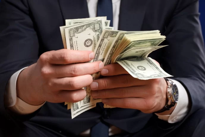 Ən yüksək orta aylıq əməkhaqqı hansı ölkələrdə verilir?