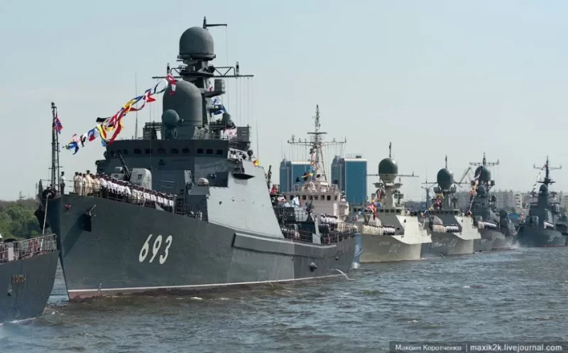 Xəzər dənizində hərbi gəmilər vuruldu