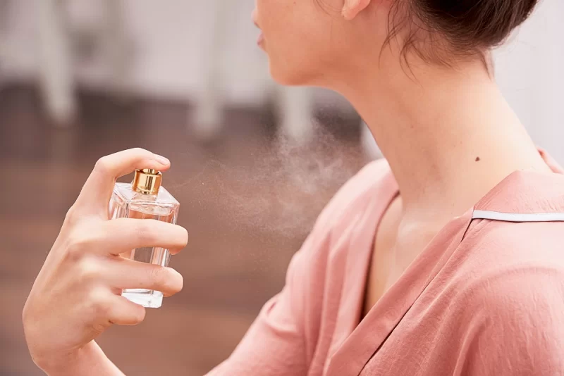 Öz Dərinizə Uyğun Ətiri Necə Tapa Bilərsiniz?