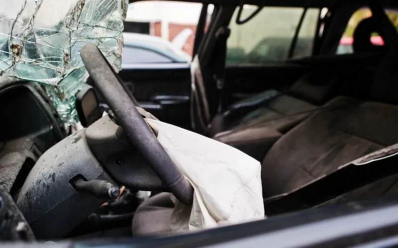 Gəncədə minik maşını aşıb: Ölən var