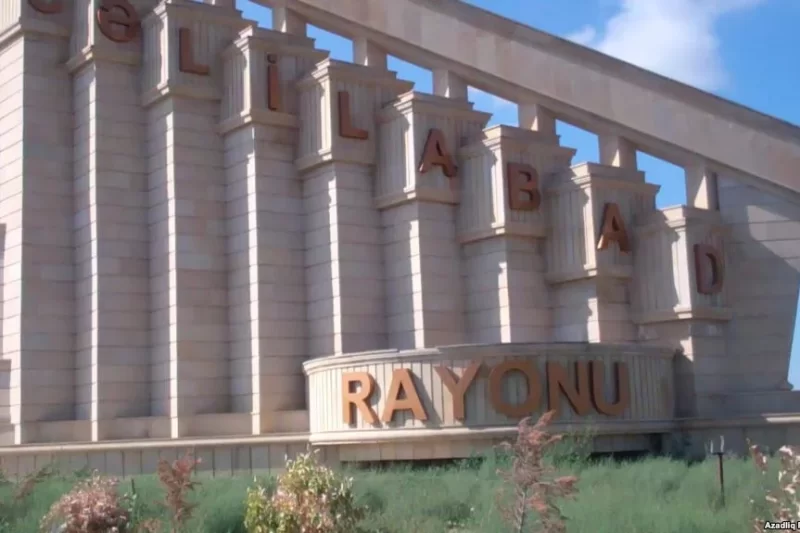 Azərbaycanda DƏHŞƏT: Ana 14 yaşlı qızını öz sevgilisi ilə...