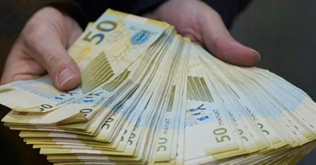 Bəzi şəxslərin ödədiyi vergi bu gündən dörd dəfə azaldıldı