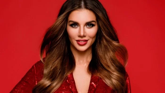 Əri ölən müğənni 60 min dollara kişilərlə görüşürmüş - FOTO