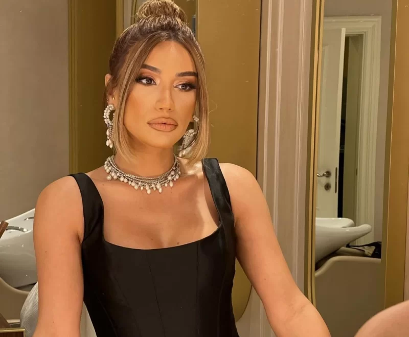 Röya xalatda, tərlikdə özünü təcili xəstəxanaya çatdırdı - Nə baş verib? -