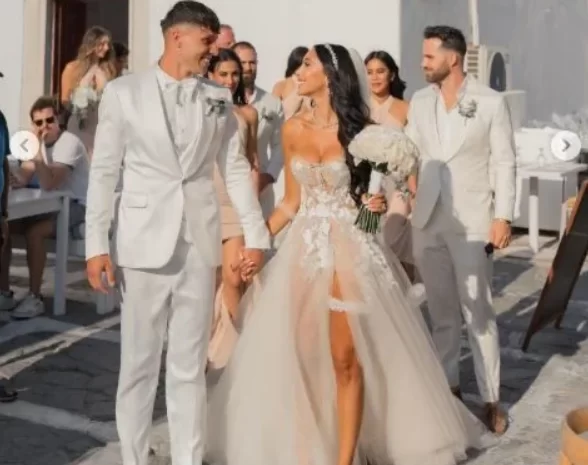 Ögey qardaşı ilə evlənən aktrisanın uşağı oldu - FOTO