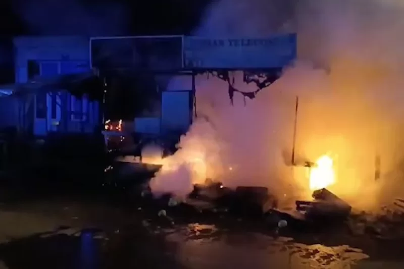 Azərbaycanda bazarda yanğın - VİDEO