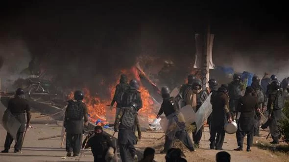 Yanacaq daşıyan maşın partladı: ölən var - Bu ölkədə