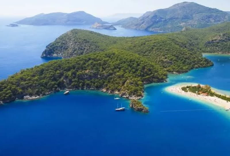 Ard-arda güclü zəlzələ: əhali bölgəni tərk edir