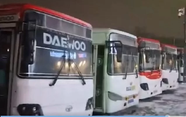 Avtobuslar xidmət etməkdən imtina etdi, yüzlərlə insan yollarda qaldı - Video