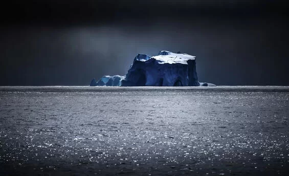 Dünyanın ən nəhəng buz dağı əriyir - Beş ölkəni su basa bilər