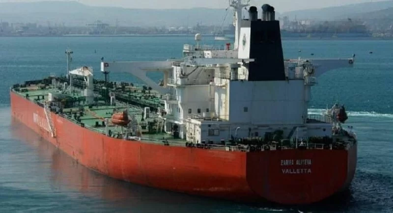 Dəhşətli PARTLAYIŞ: 130 min ton mazut daşıyan tanker BATIR