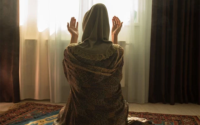 Qadın namaz qılarkən öldürüldü - Gürcüstana qaçan əri tutuldu