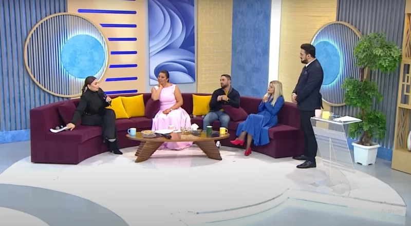 Efirdə biabırçılıq: aparıcı müğənniləri “havlatdı” – VİDEO