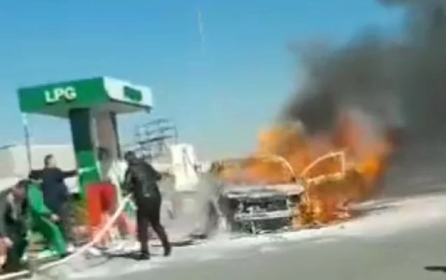“Azpetrol”da qaz dolduran avtomobil partladı - Video