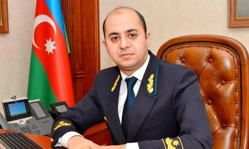 Yeni sədr daha bir rəisi işdən çıxardı