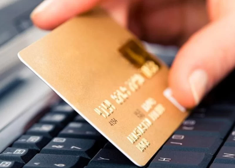 Ötən gün bank kartlarından 10 min manatdan çox pul oğurlanıb