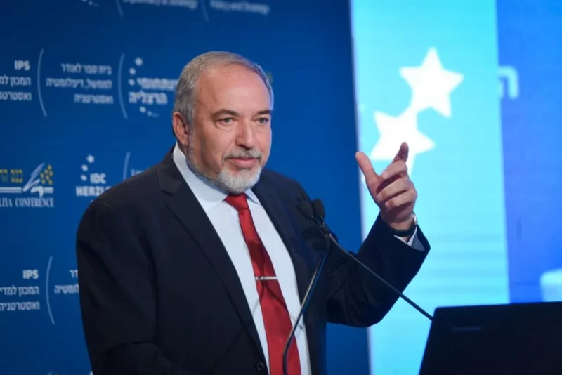 Liberman atəşkəsə qarşı çıxdı: Aslanı yaralayıb, sonra...