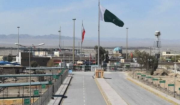 Pakistan İranla sərhədi tamamilə bağladı