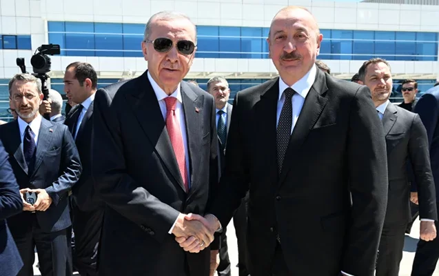 Ərdoğan Əliyevi qarşıladı - Fotolar