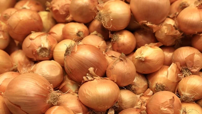 Marketlərdə soğan YIĞIŞDIRILIR