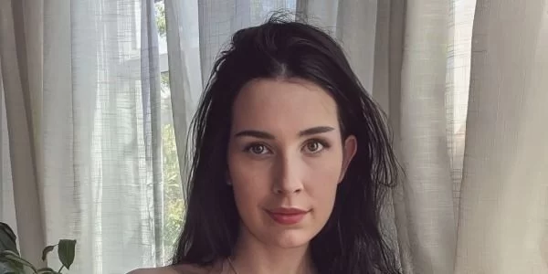 Tanınmış aktrisa 100 minə müvəqqəti ər axtarır