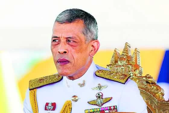 Dünyanın ən zəngin hökmdarı və pilotu