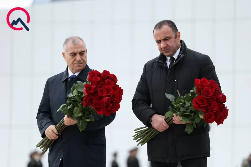 Güc strukturlarının rəsmiləri Zəfər parkında