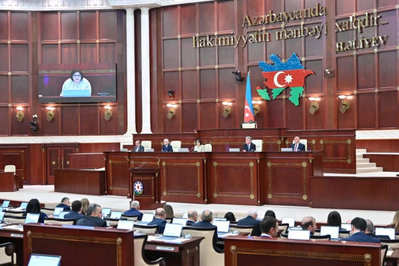 Milli Məclisdə Mehdiyev müzakirəsi: "Onun kimi dövlət hərisləri İlham Əliyevin qarşısında çox acizdirlər"