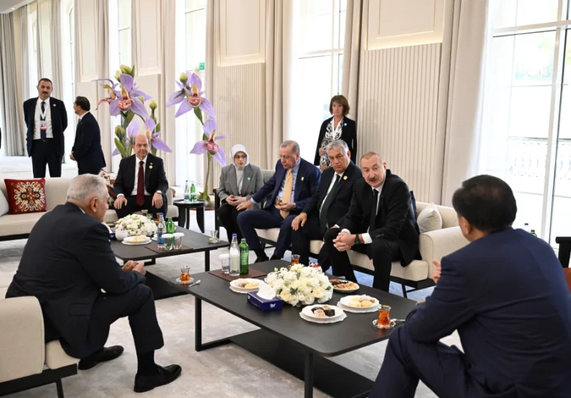 Liderlər çay süfrəsində bir araya gəliblər - FOTOLAR