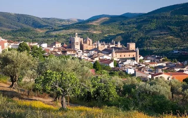 Bu kəndə köçən hər kəs hər ay maaş alacaq