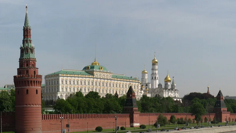 Moskva rus dilinə görə müharibə ilə hədələdi