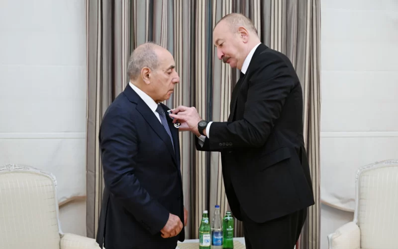 Prezident Eyyubova “İstiqlal” ordenini təqdim etdi - Fotolar