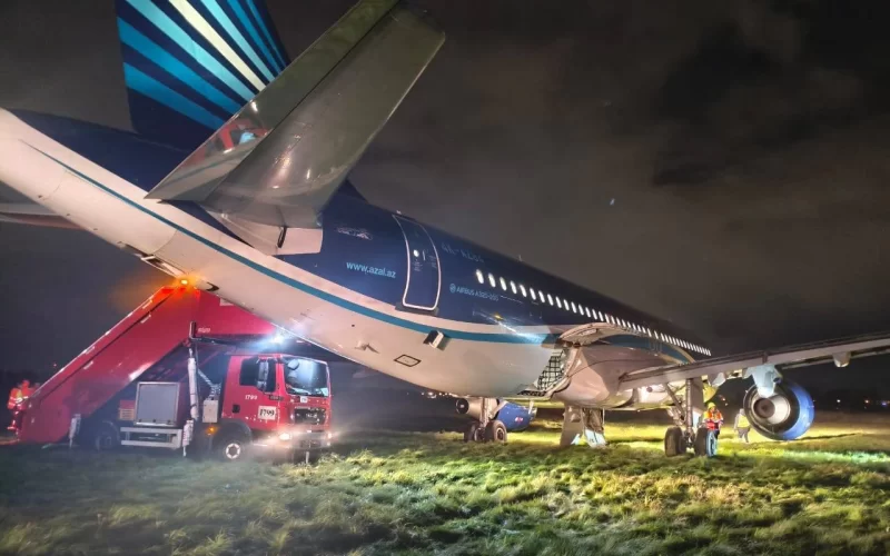 AZAL təyyarəsi təcili eniş etdi