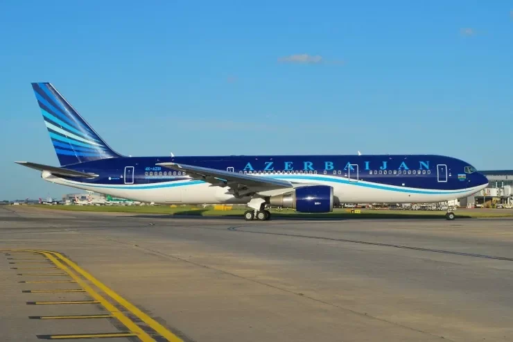AZAL-ın təyyarəsi dayanacağa aparılıb