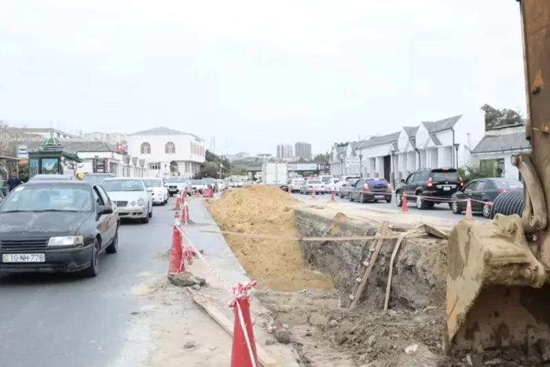 Binəqədi yolunu hansı qurum bu vəziyyətə salıb? - FOTO