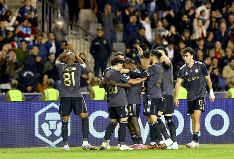 "Qarabağ" irəlilədi