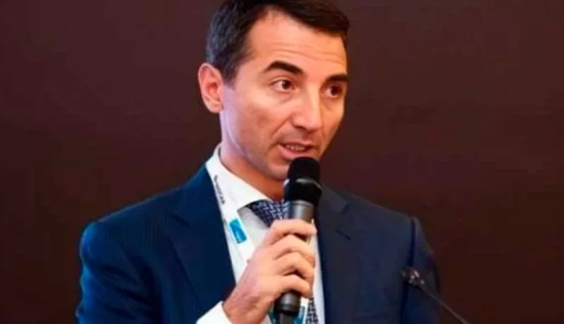 Adnan Əhmədzadənin yaxtası beynəlxalq sularda "hoqqa" çıxarır