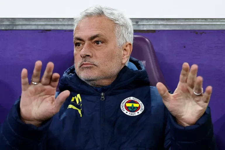 Mourinyo “Fənərbağça"dan o futbolçuya görə ayrılıb