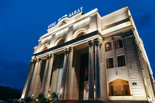 Şadlıq sarayında yıxılan kişi öldü