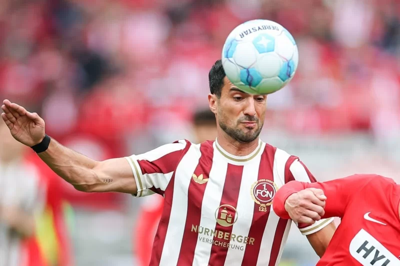 Mahir Emreli komandasının buraxdığı qolu "like" etdi, azarkeşlərin hədəfinə çevrildi - Foto