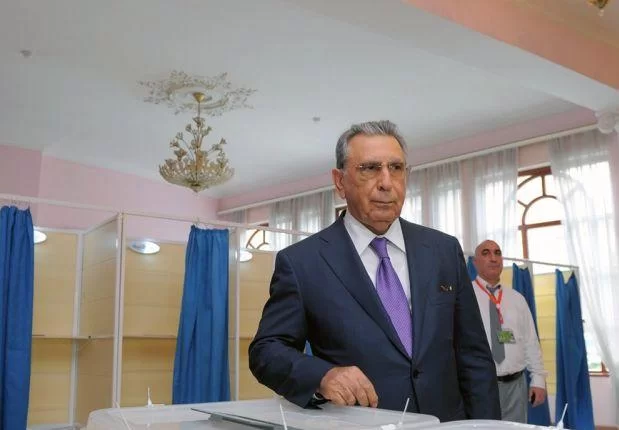 Erməni politoloq: "Münasibətlərin gərgin olduğu vaxtda Putinin Ramiz Mehdiyevlə bağlı belə bir addım atması qəribədir"