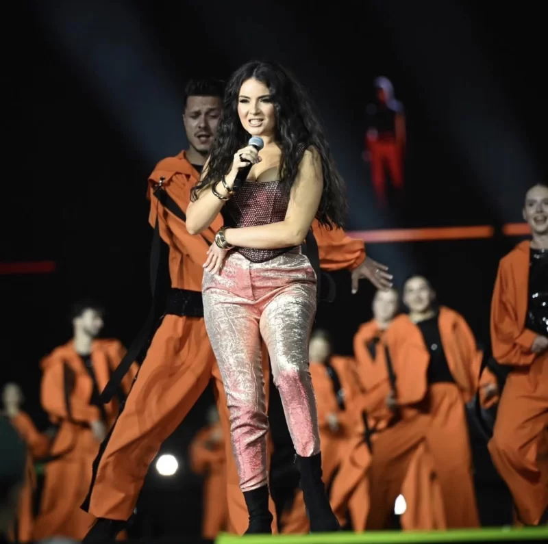 Aysel Teymurzadə səhnə geyiminə görə tənqid olundu - Fotolar