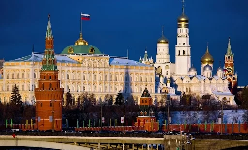 Yüzlərlə rusiyalı deportasiyası oldu - Moskva hərəkətə keçdi