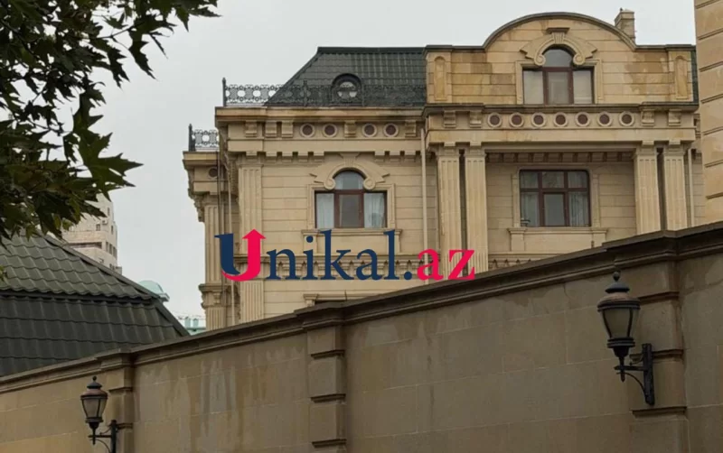 Ramiz Mehdiyev hazırda bu villasındadır - Qonşusu Ramil Usubovdur