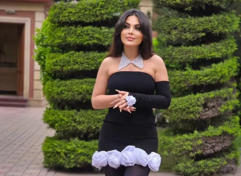 Müğənni Qumral: "Mən biədəb iş görmürəm"