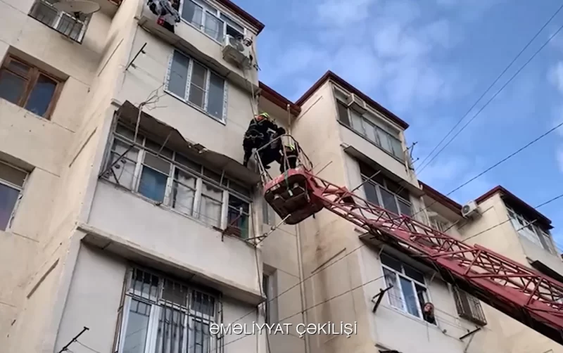 Bakıda köməksiz vəziyyətdə qalan şəxs xilas edildi - VİDEO